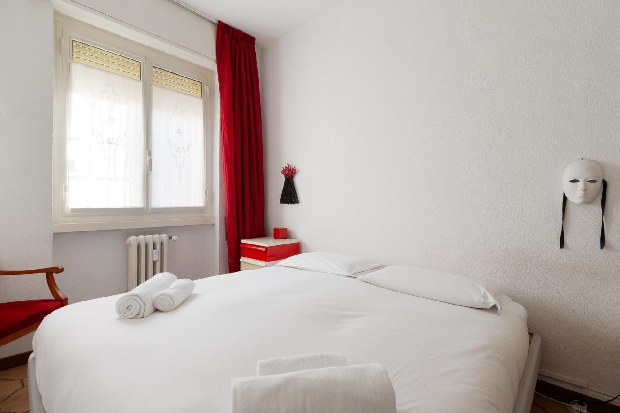 Milan-Linate Apartment With Balcony Exteriör bild