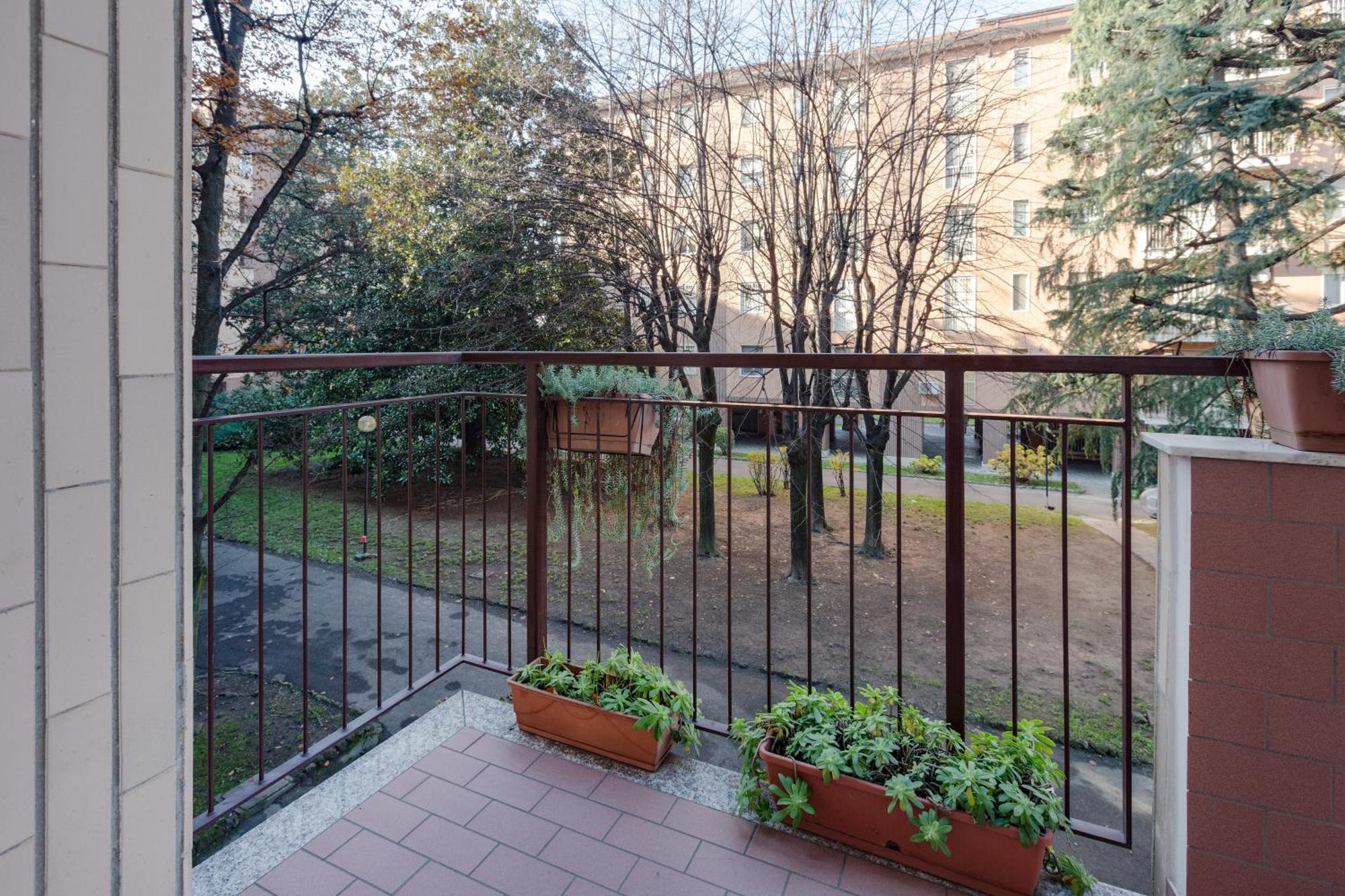 Milan-Linate Apartment With Balcony Exteriör bild