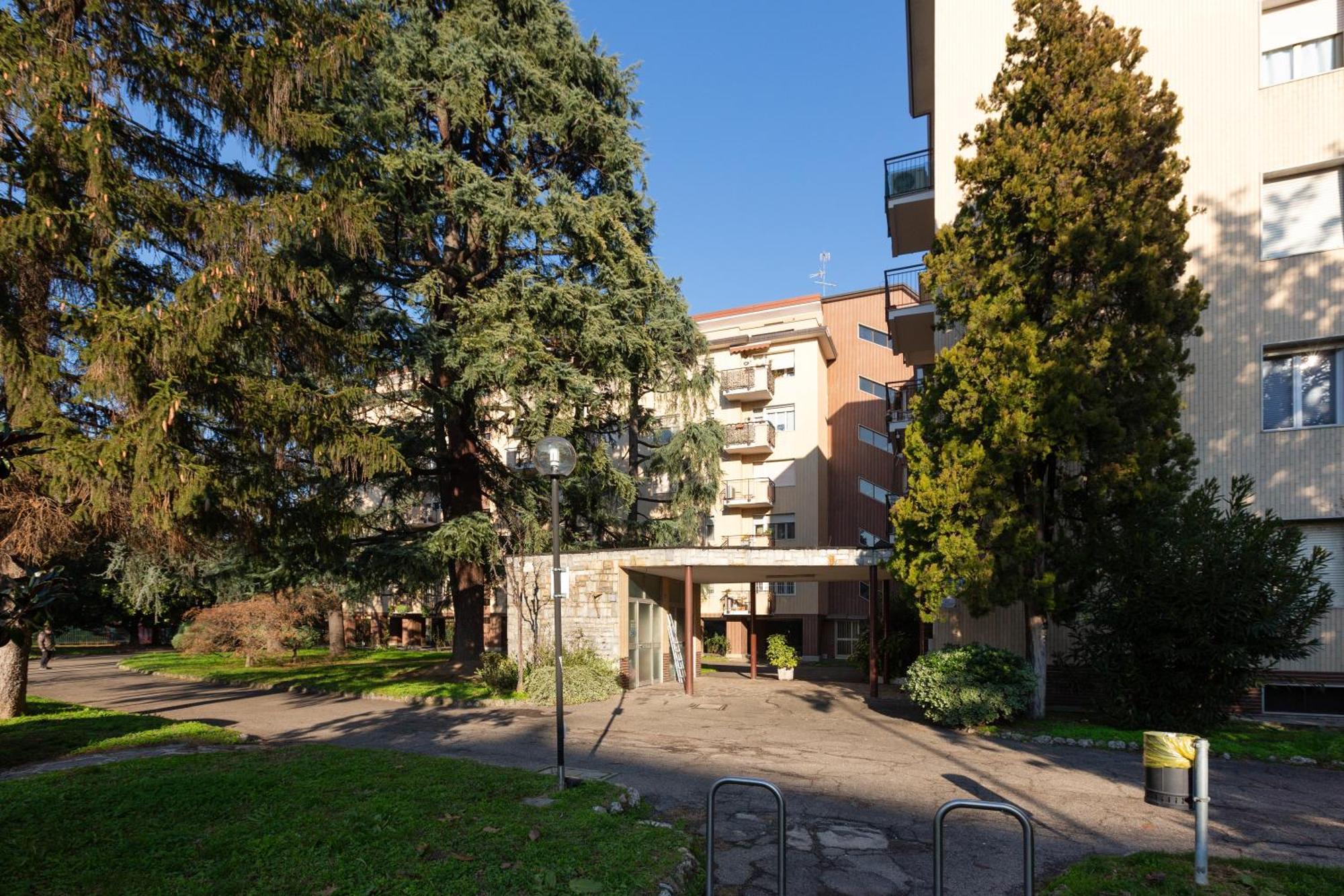 Milan-Linate Apartment With Balcony Exteriör bild